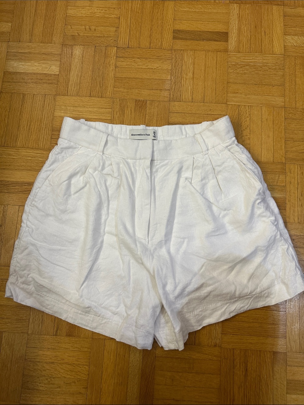 A&F Sloane Tailored Linen-Blend Short